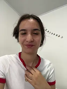 Snapshot of Bella_still chatting on 02/22/26, 01:42 Bella still online show from 02/22/26, 01:42