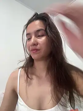 Snapshot of Bella_still chatting on 02/27/26, 01:44 Bella still online show from 02/27/26, 01:44