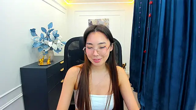 AnnaReyla online show from 11/27/25, 11:34