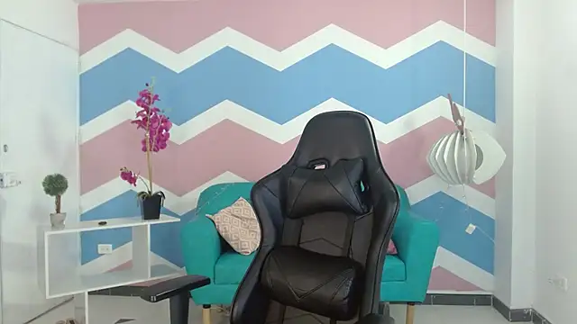 miss honey01 online show from 01/23/25, 11:36