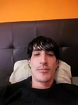 Snapshot of moutt99 chatting on 01/15/25, 10:06 moutt99 online show from 01/15/25, 10:06