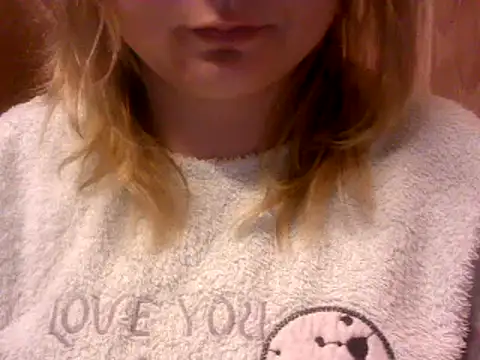 Snapshot of Allie_Janet chatting on 01/15/25, 04:11 Allie Janet online show from 01/15/25, 04:11