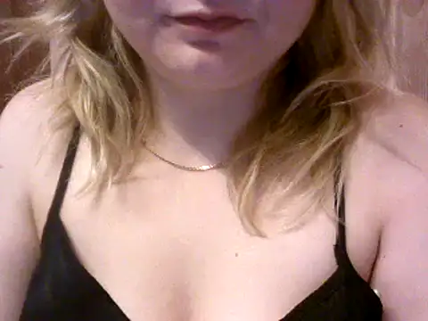 Snapshot of Allie_Janet chatting on 01/17/25, 01:36 Allie Janet online show from 01/17/25, 01:36