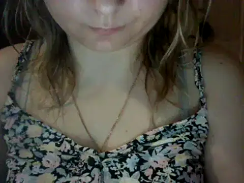 Snapshot of Allie_Janet chatting on 01/20/25, 07:04 Allie Janet online show from 01/20/25, 07:04