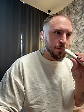 Snapshot of _XxX-XxX_ chatting on 10/31/25, 07:20 XxX-XxX online show from 10/31/25, 07:20