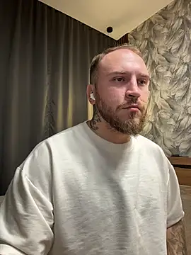 Snapshot of _XxX-XxX_ chatting on 11/06/25, 04:52 XxX-XxX online show from 11/06/25, 04:52