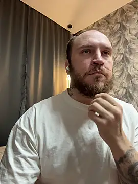 Snapshot of _XxX-XxX_ chatting on 12/15/25, 04:00 XxX-XxX online show from 12/15/25, 04:00