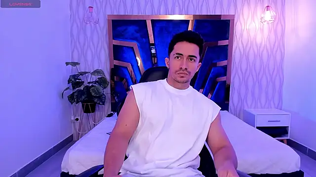 Snapshot of Brad_Summer chatting on 03/17/25, 05:16 Brad Summer online show from 03/17/25, 05:16