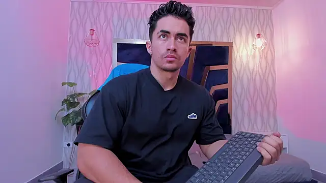 Snapshot of Brad_Summer chatting on 03/22/25, 05:20 Brad Summer online show from 03/22/25, 05:20