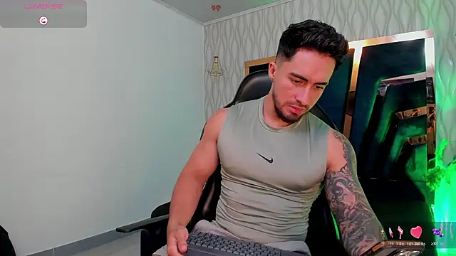 Snapshot of Brad_Summer chatting on 10/27/25, 05:17 Brad Summer online show from 10/27/25, 05:17