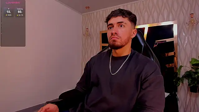 Snapshot of Brad_Summer chatting on 10/28/25, 05:15 Brad Summer online show from 10/28/25, 05:15