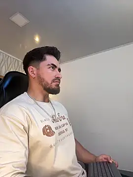 Snapshot of Brad_Summer chatting on 10/31/25, 05:36 Brad Summer online show from 10/31/25, 05:36