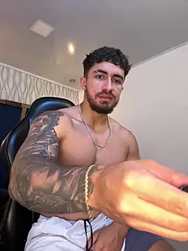 Snapshot of Brad_Summer chatting on 11/04/25, 05:23 Brad Summer online show from 11/04/25, 05:23