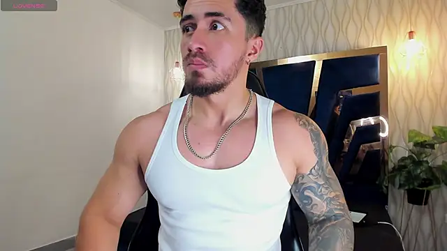 Snapshot of Brad_Summer chatting on 11/17/25, 05:30 Brad Summer online show from 11/17/25, 05:30