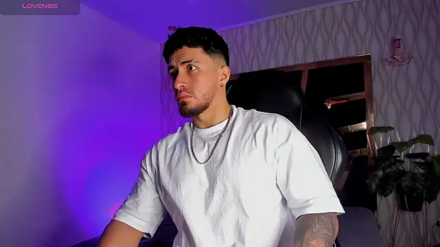 Snapshot of Brad_Summer chatting on 11/29/25, 05:27 Brad Summer online show from 11/29/25, 05:27