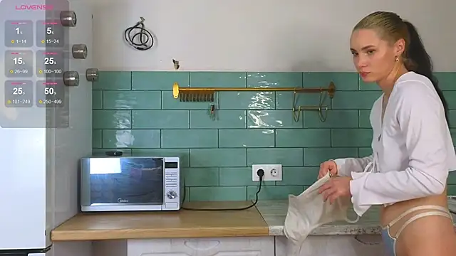 Snapshot of too_sexxxy chatting on 01/27/25, 01:16 too sexxxy online show from 01/27/25, 01:16