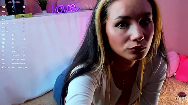 Snapshot of too_sexxxy chatting on 03/11/25, 07:36 too sexxxy online show from 03/11/25, 07:36