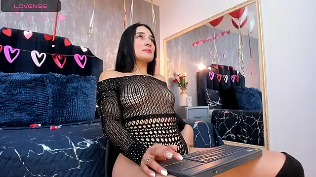 Isis ariany  online show from 02/25/25, 12:45