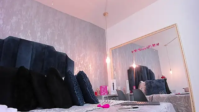 Isis ariany  online show from 09/09/25, 12:26