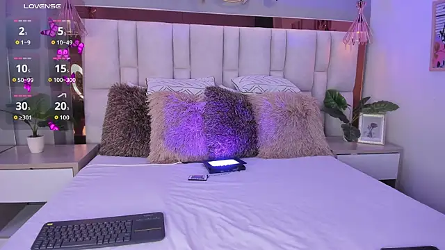 ArianaGolden online show from 11/08/25, 03:12