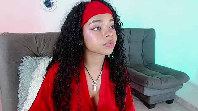 lucie petite online show from 03/21/25, 09:23