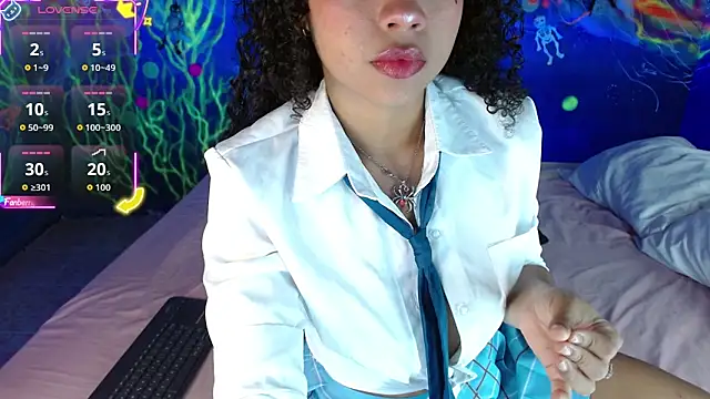 lucie petite online show from 10/16/25, 06:31