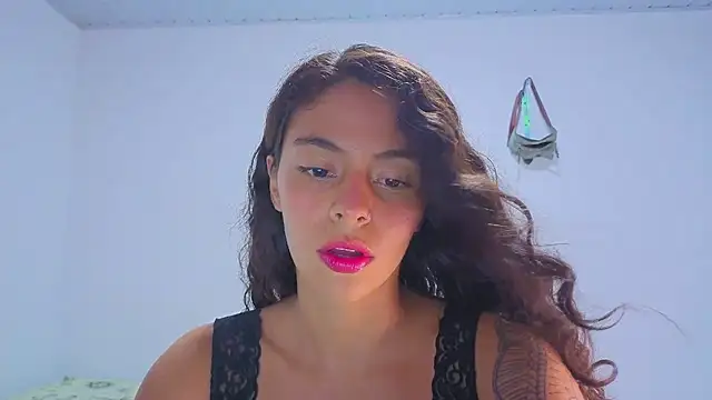 Snapshot of lana_roman chatting on 06/25/26, 02:33 lana roman online show from 06/25/26, 02:33