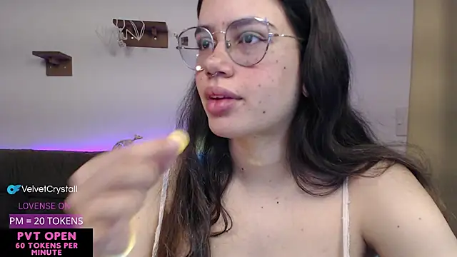 Snapshot of crystalll_room chatting on 10/03/25, 05:59 crystalll room online show from 10/03/25, 05:59