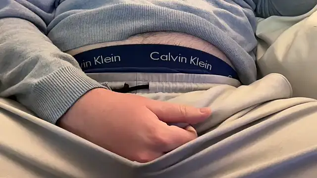 Snapshot of bmore235 chatting on 12/17/25, 09:43 bmore235 online show from 12/17/25, 09:43