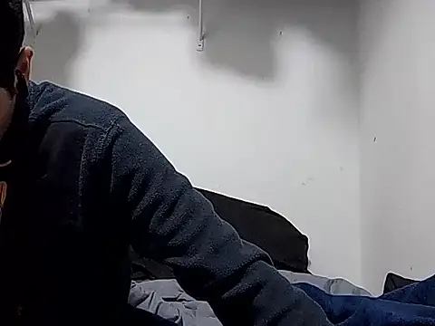 Snapshot of PerroDemonioHot chatting on 01/15/26, 01:43 PerroDemonioHot online show from 01/15/26, 01:43