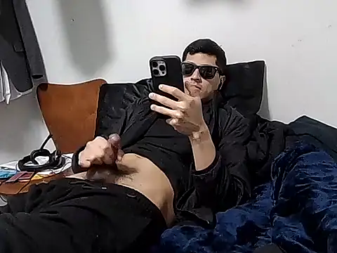 Snapshot of PerroDemonioHot chatting on 02/03/26, 06:13 PerroDemonioHot online show from 02/03/26, 06:13