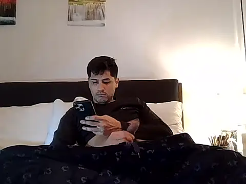 Snapshot of PerroDemonioHot chatting on 02/17/26, 04:09 PerroDemonioHot online show from 02/17/26, 04:09