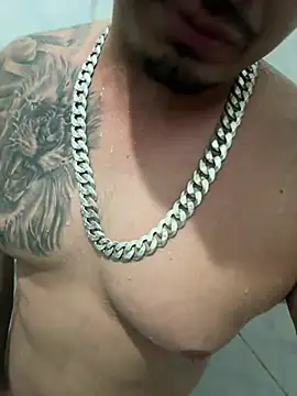 Snapshot of MorenoTatuado011 chatting on 04/04/26, 08:23 MorenoTatuado011 online show from 04/04/26, 08:23