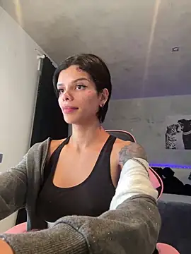 Snapshot of Rosariolovex chatting on 02/21/25, 11:44 Rosariolovex online show from 02/21/25, 11:44