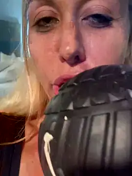 Snapshot of 1fun_one chatting on 09/16/25, 01:06 1fun one online show from 09/16/25, 01:06