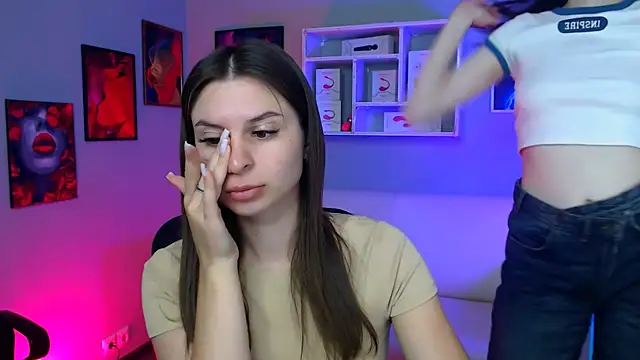 flora ri online show from 09/28/25, 09:14