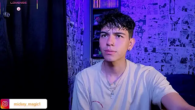 Snapshot of Mickey_Magic chatting on 01/18/26, 11:03 Mickey Magic online show from 01/18/26, 11:03