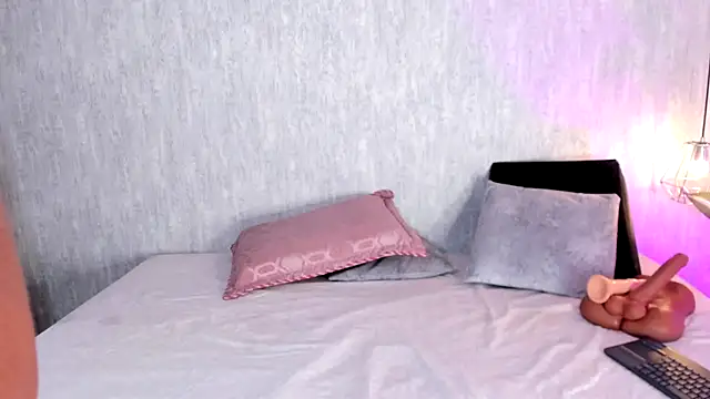 isabella zc online show from 03/07/25, 11:51