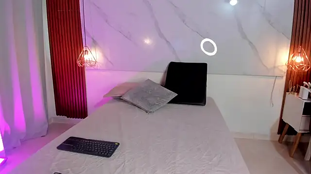 isabella zc online show from 12/15/25, 07:40