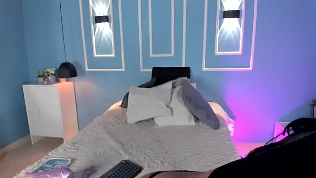 isabella zc online show from 07/03/26, 12:11