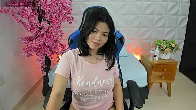 adarna13  online show from 03/21/25, 10:39