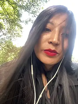 hannah howeell   online show from 02/26/25, 05:17