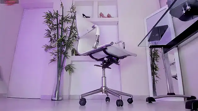 Snapshot of hannah_howeell__ chatting on 02/02/26, 09:52 hannah howeell online show from 02/02/26, 09:52