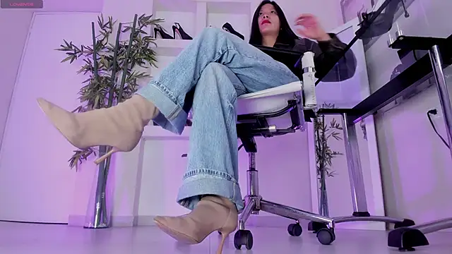 Snapshot of hannah_howeell__ chatting on 03/04/26, 09:59 hannah howeell online show from 03/04/26, 09:59