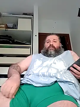 Snapshot of catullo14 chatting on 05/07/26, 03:17 catullo14 online show from 05/07/26, 03:17