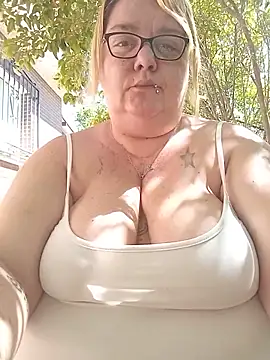 Snapshot of diosacurvy1984 chatting on 06/08/26, 10:15 diosacurvy1984 online show from 06/08/26, 10:15