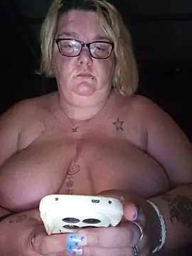 Snapshot of diosacurvy1984 chatting on 06/19/26, 11:08 diosacurvy1984 online show from 06/19/26, 11:08
