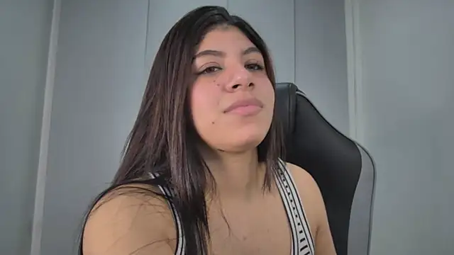 Snapshot of AmandaBrooks_18 chatting on 04/17/26, 01:30 AmandaBrooks 18 online show from 04/17/26, 01:30
