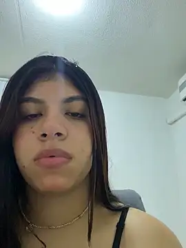 Snapshot of AmandaBrooks_18 chatting on 04/19/26, 04:12 AmandaBrooks 18 online show from 04/19/26, 04:12