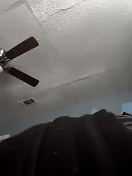 Snapshot of Burrrucecold00 chatting on 02/23/25, 04:24 Burrrucecold00 online show from 02/23/25, 04:24